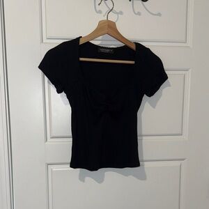 liz & sara simple black short sleeve top